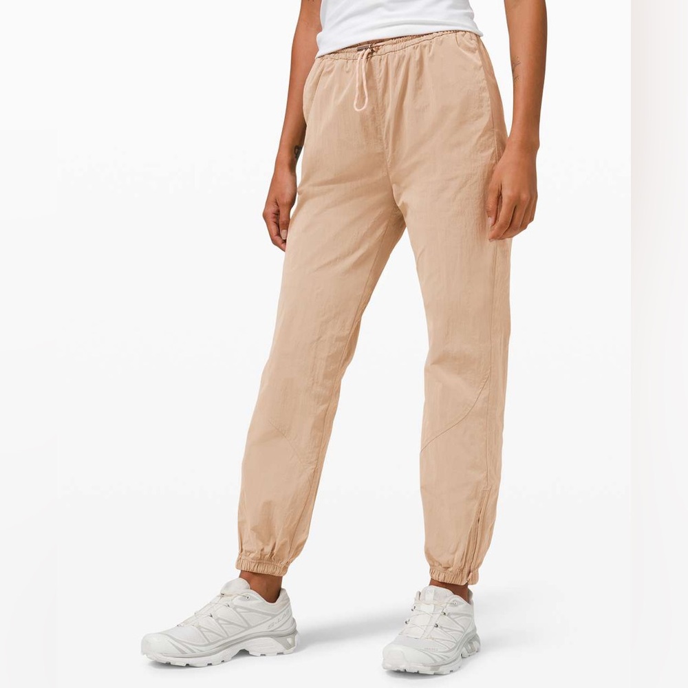 NWT Lululemon Evergreen Track Pant
Cafe Au Lait sage dark beige glyde wind proof